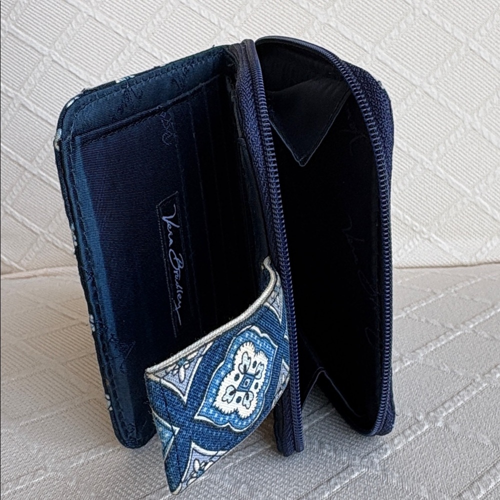 Vera Bradley tote Navy Blue with matching wallet - Picture 4 of 6
